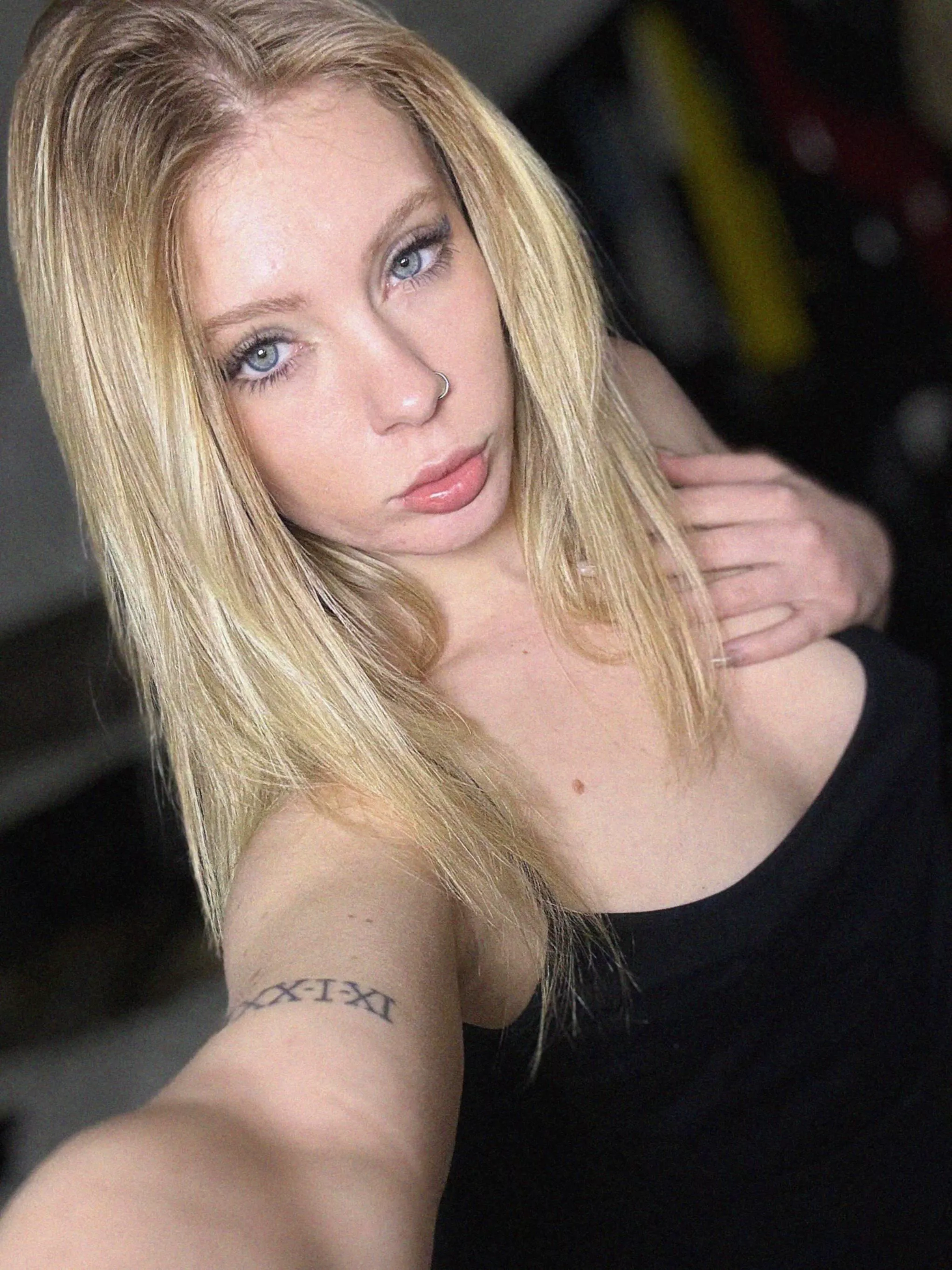 18 F4M, What’s the first thing that comes to mind? 