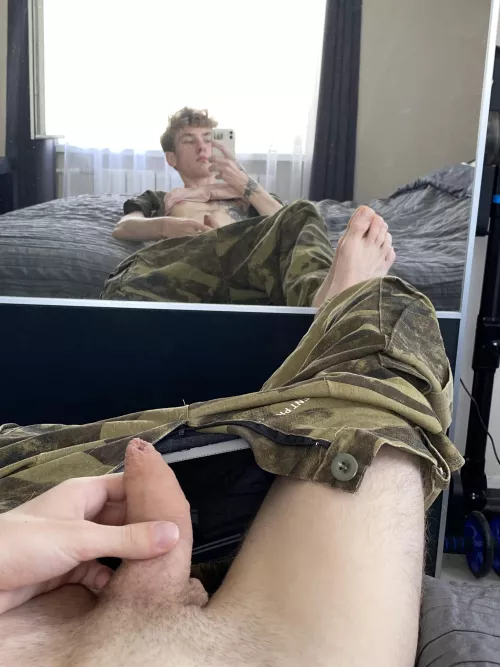 [18] My dick will get hard if you touch my feet 🔥