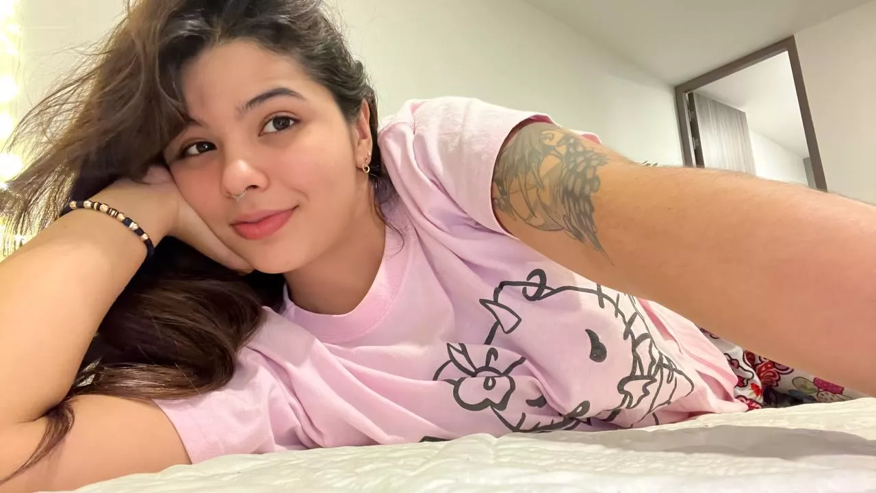 18f am I pretty without make up 