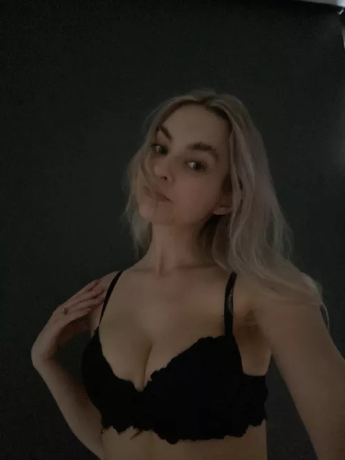 18F Bound to Michigan next weekend, i'm trying to find an older guy who can explore with me. i can travel for you!