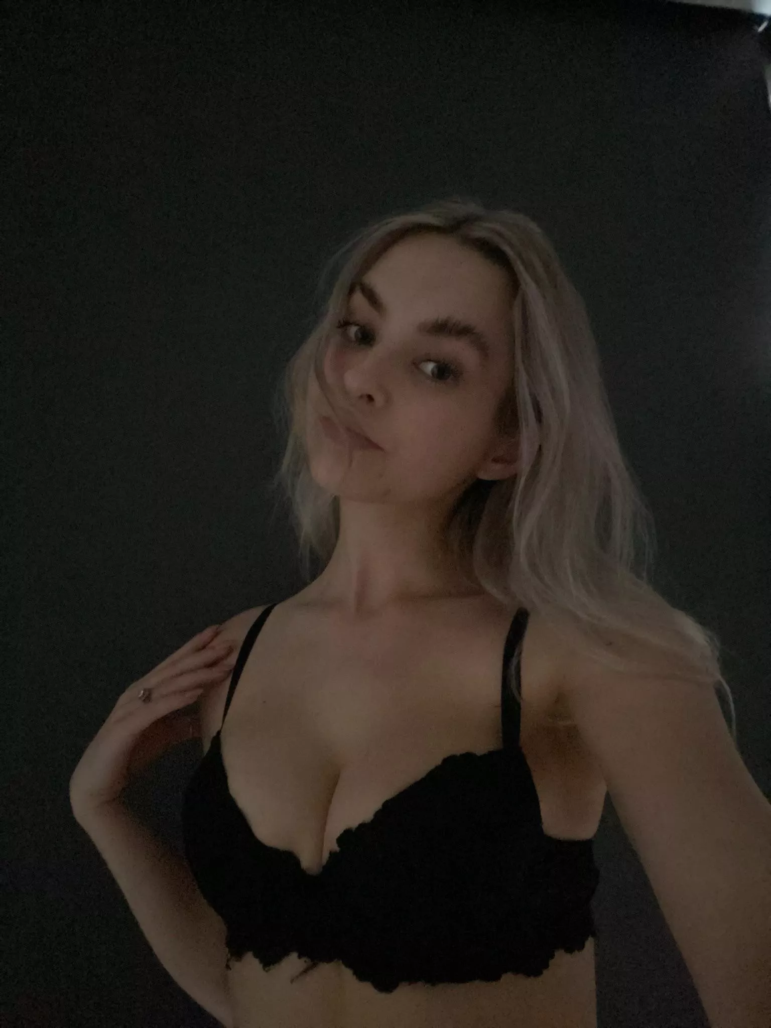 18F Bound to Michigan next weekend, i'm trying to find an older guy who can explore with me. i can travel for you!