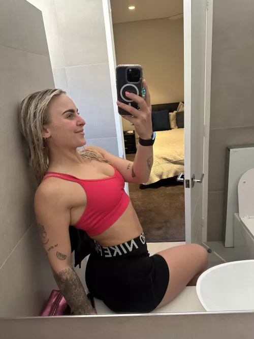 20F i will send nudes(just upvote)