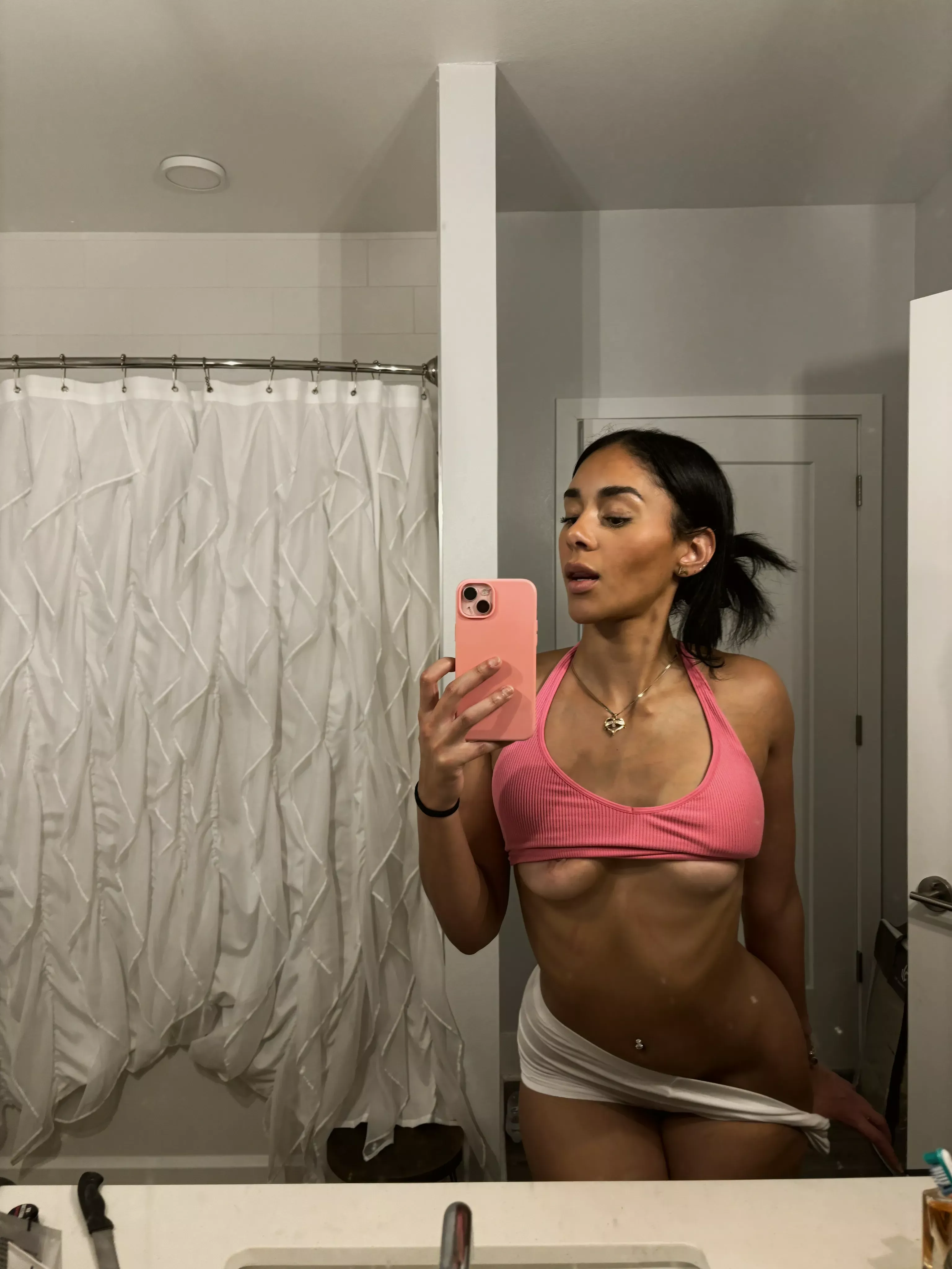 20F lets smoke together and see where the night takes us, can verify