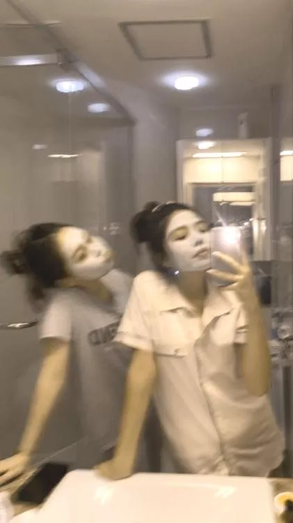 22f my friend Is tryna get disvirgin 