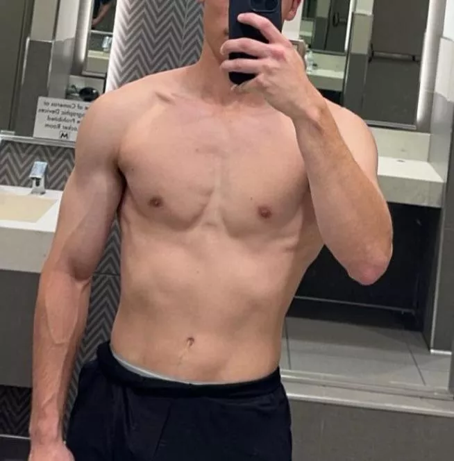 23 [M4F] Looking to pump someone full of cum. 7in/can host/can travel 