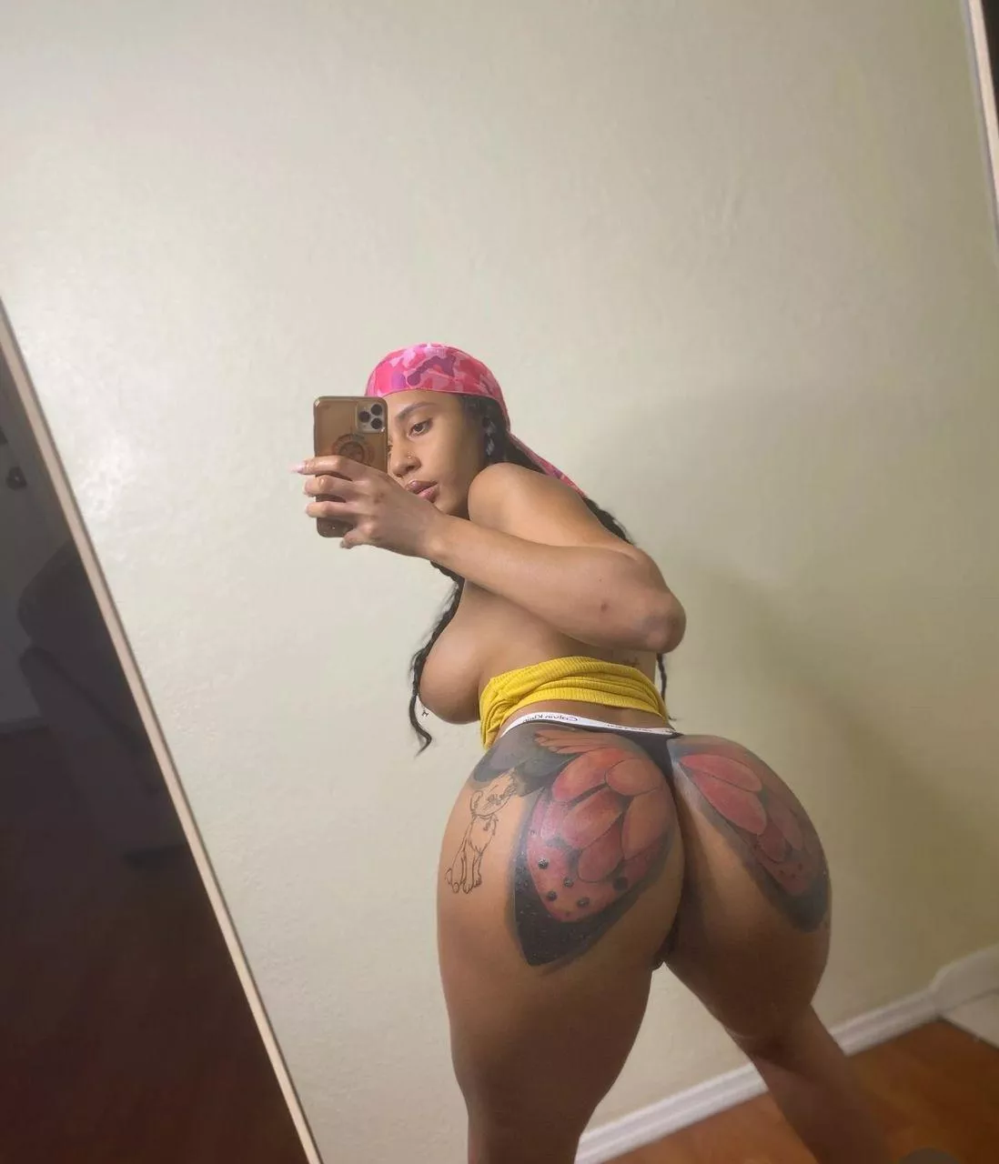 25 F anyone available for weekend fun.