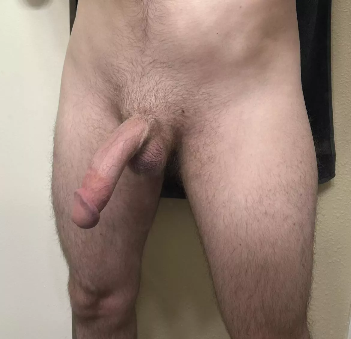 26M Near Friendswood, looking to watch porn and stroke, maybe shower jerk, prefer similar, slim
