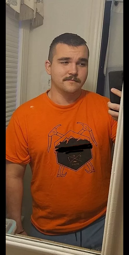 27, Bi top, super into bears. 🐻