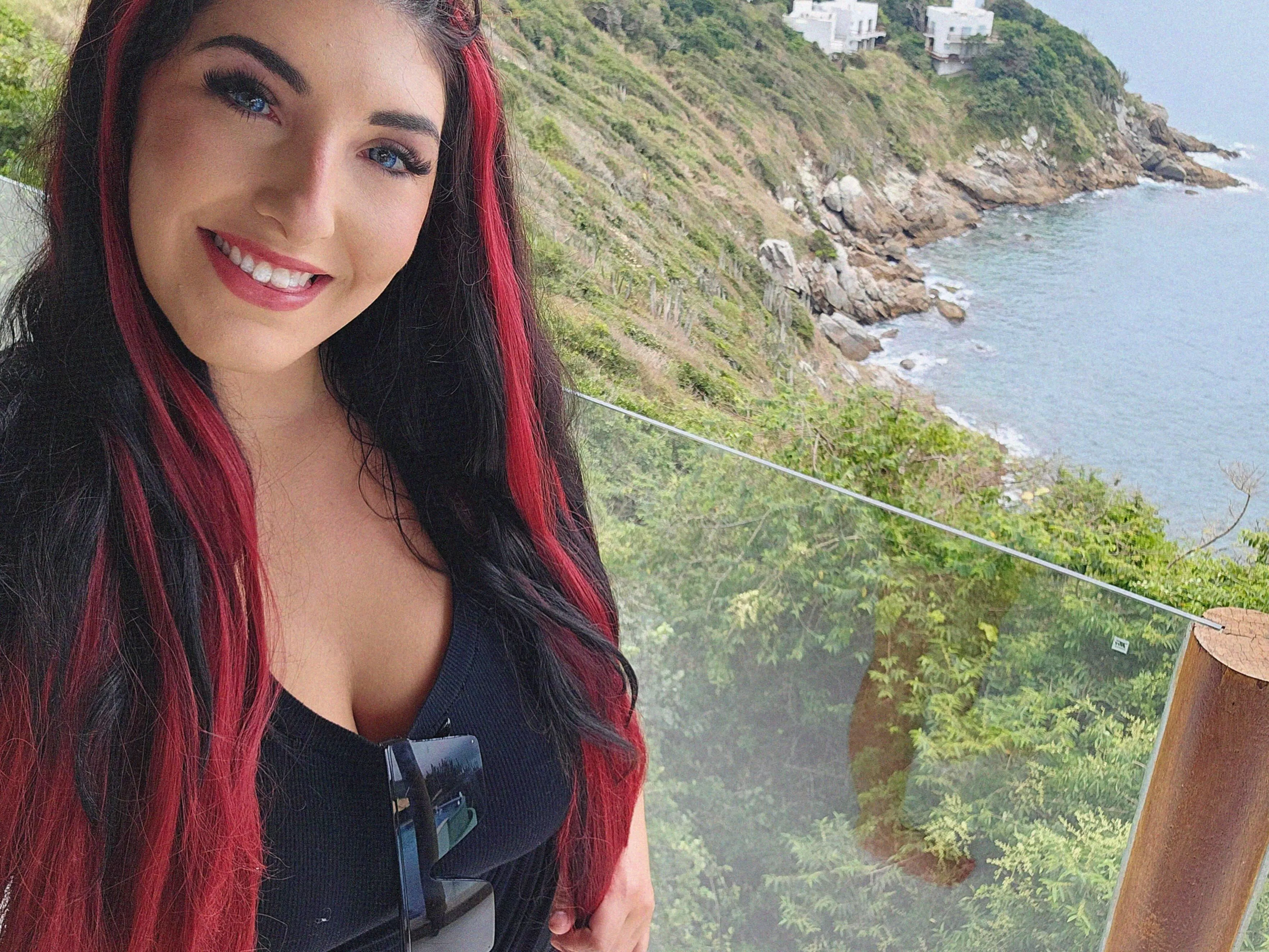 27F looking for fun people to entertain me and give me some laughs