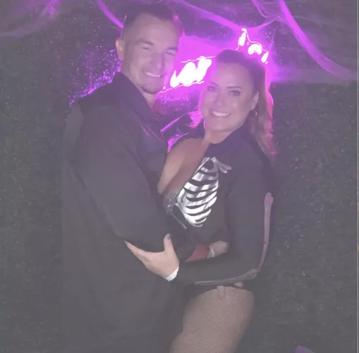 40M 37F Redlands Looking for a couple to have some fun tonight 