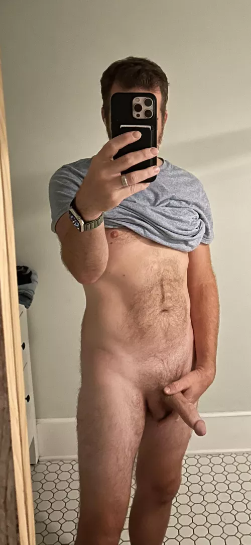 [43] vibing out tonight 