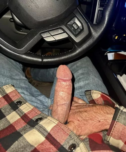 [61] m4f… Saturday morning truck rides available, driver’s friendly;)