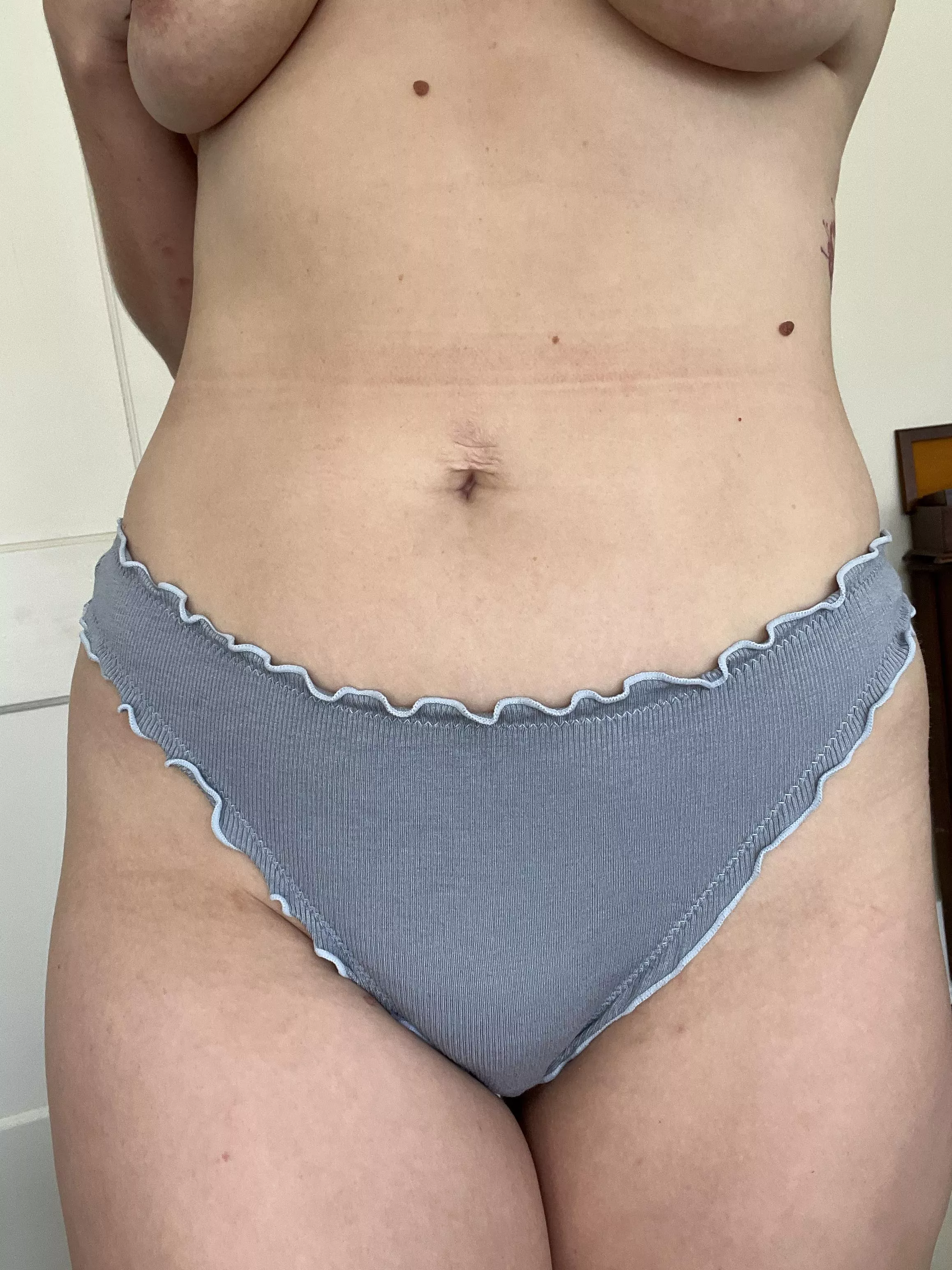 A little underboob for your Titty Tuesday.😛