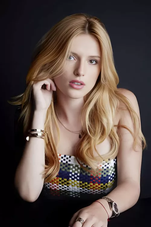 Bella Thorne 