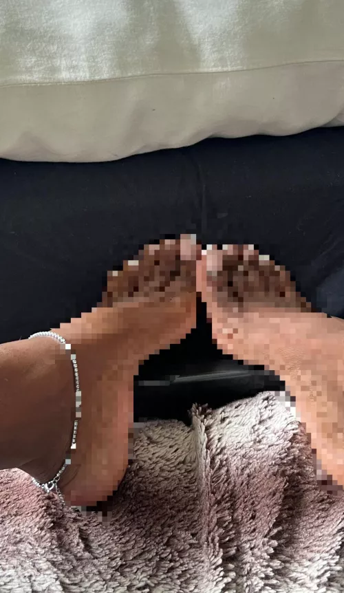 Betas don’t deserve to see feet