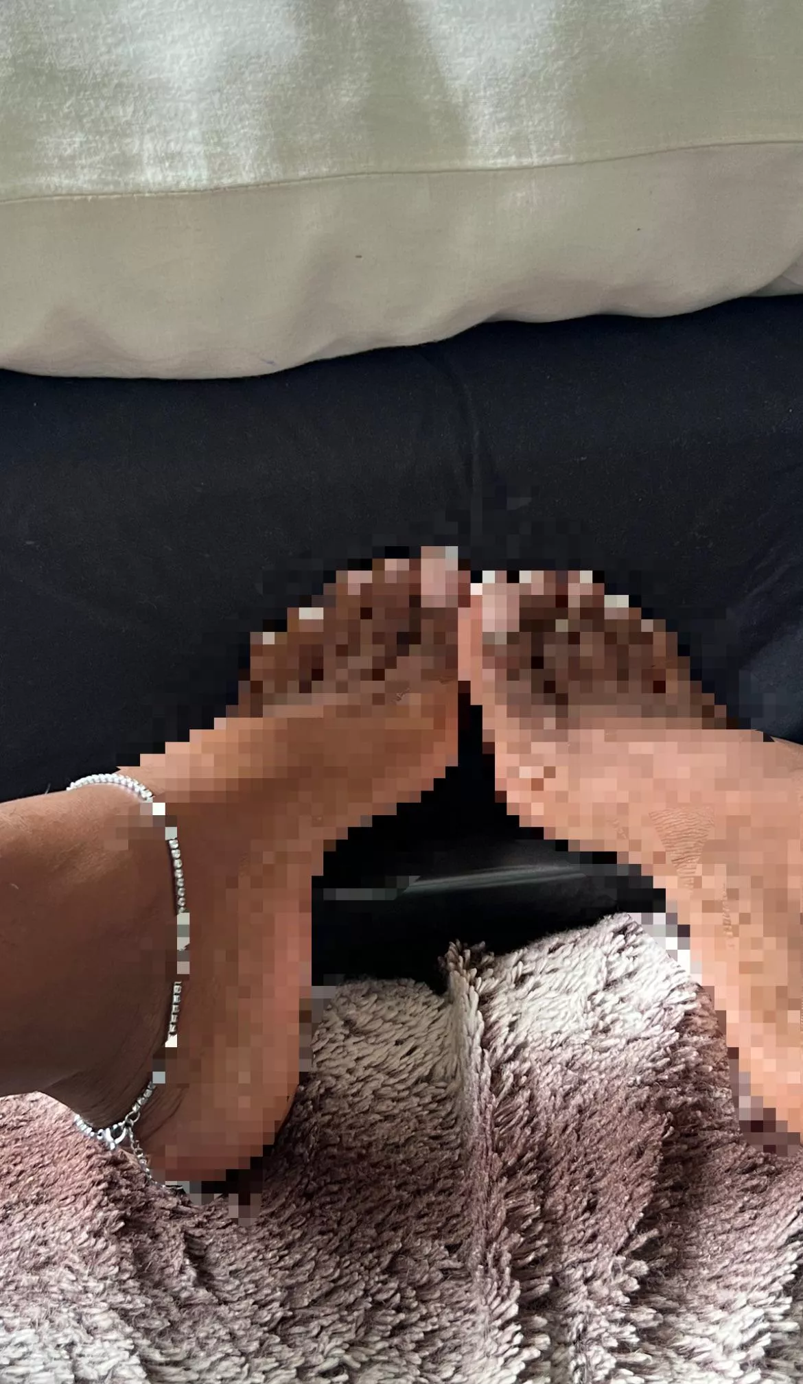 Betas don’t deserve to see feet