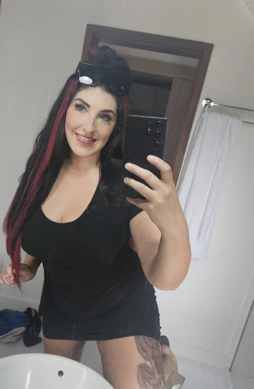 bored at home and nothing to do. anyone can give me a relaxing convo??? 27yo