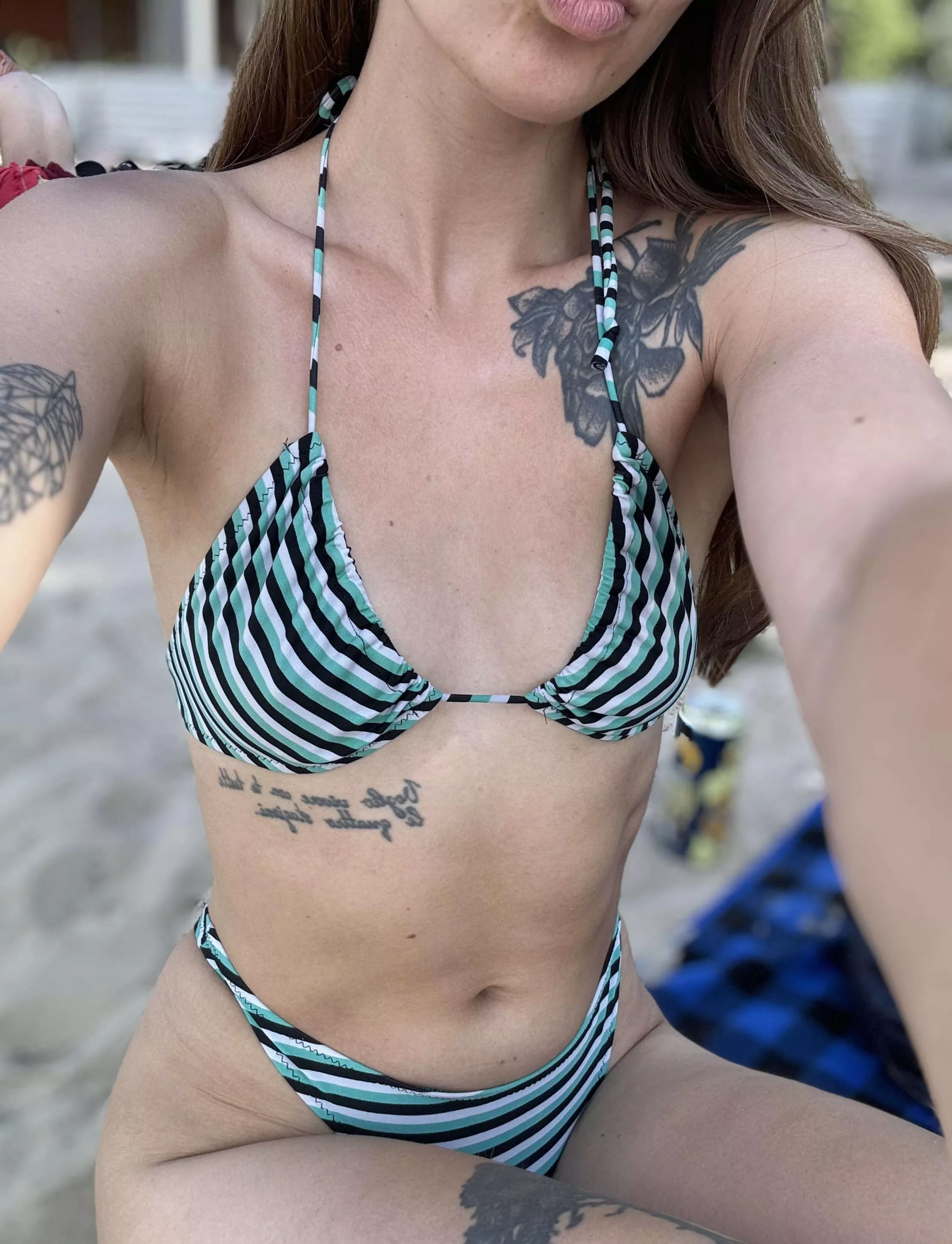 Came on vacation with her slender body