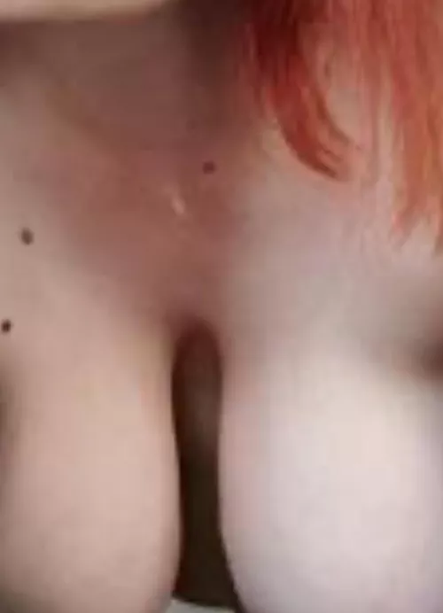 Couple having some drinks and ⛷️ tonight anyone local to the County Durham area who likes to party 