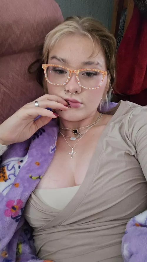 craving to ruin a weak pathetic man 🩷