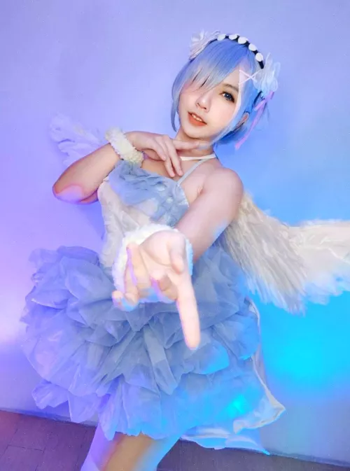 Cute butt in light tight skirt