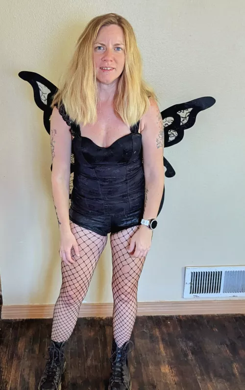 Do you like my costume? 