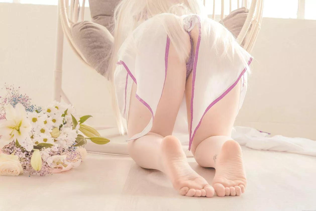 Emilia cosplay by (Kuroitsune) 