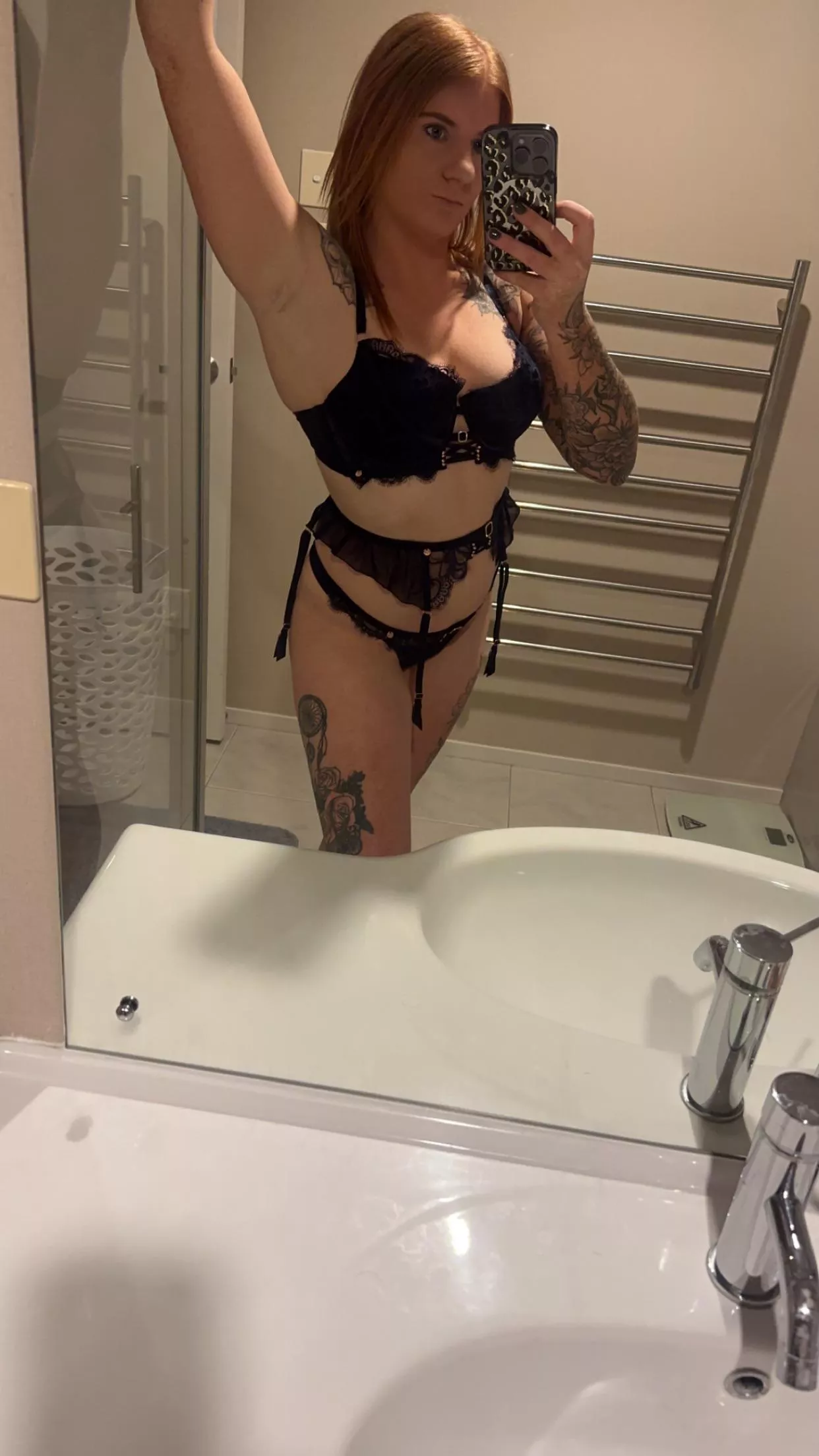 F31 looking for couple ( M/F ) Auckland tonight 