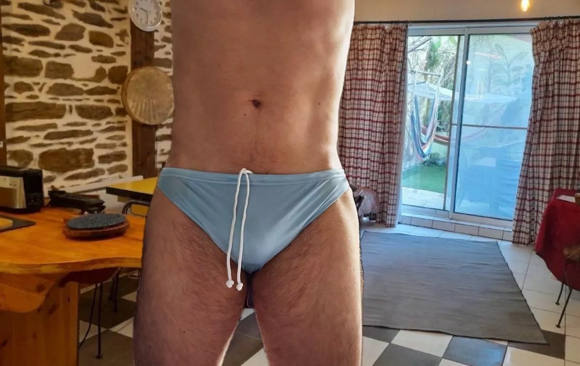 Facing my cam, had some pics taken…