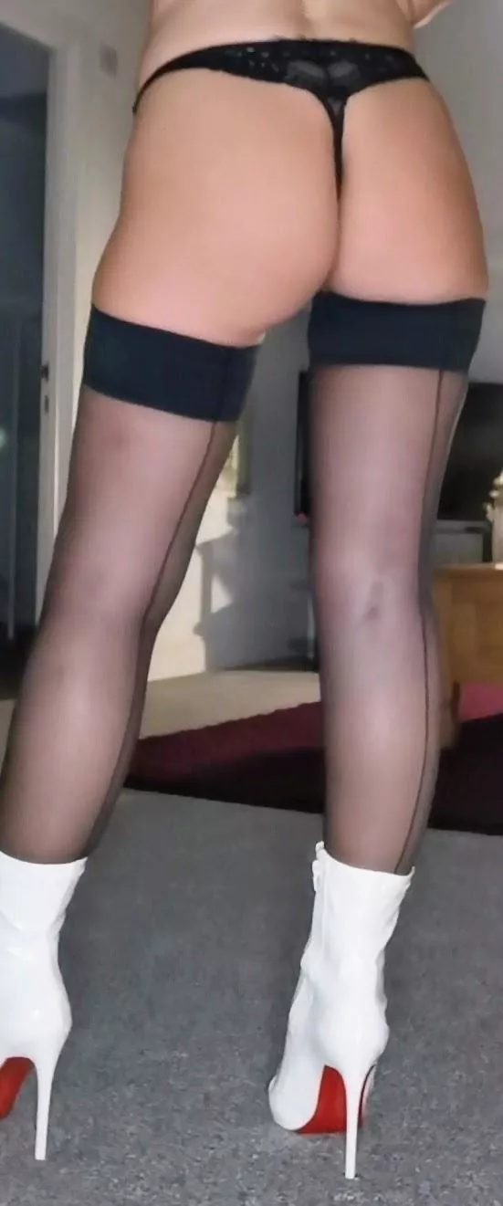 Feel that rush as you send your hard-earned cash my way. It’s not just a payment; it’s a declaration of your devotion. So, are you ready to show just how far you’ll go to please me..💵🏧