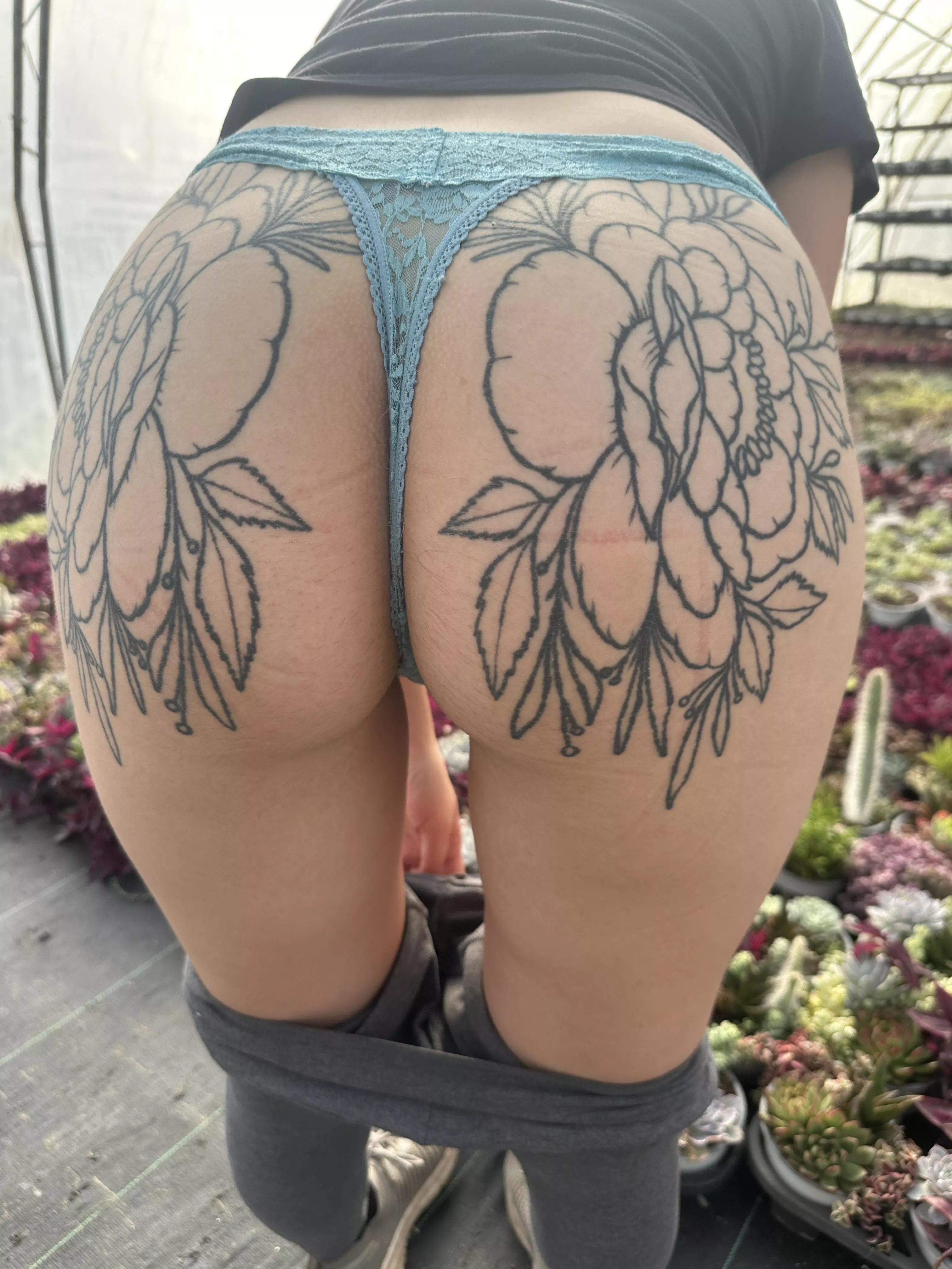 finally friday 😫💖 have you cum yet today? 👀