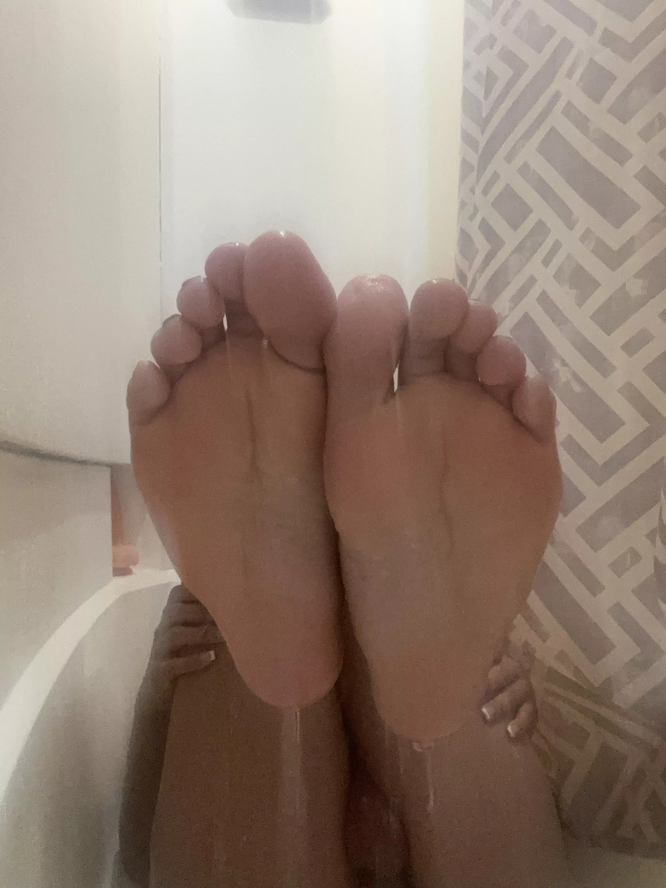 Foot boys needed to serve these beautiful feet 