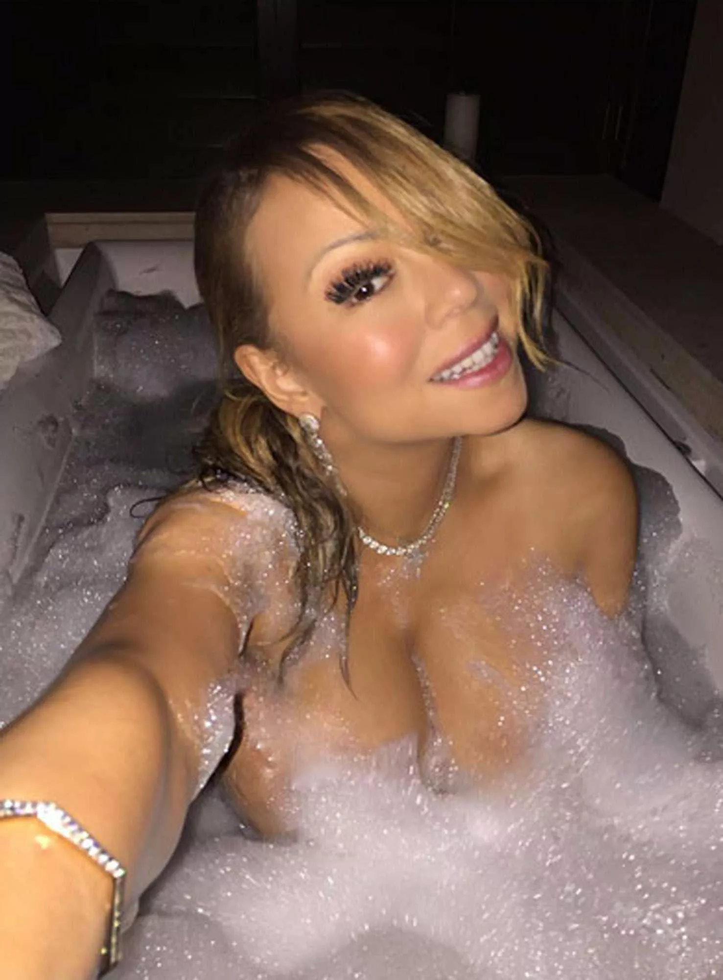 Give me some Mariah Carey videos to jerk to. I'm so horny for her rn. 