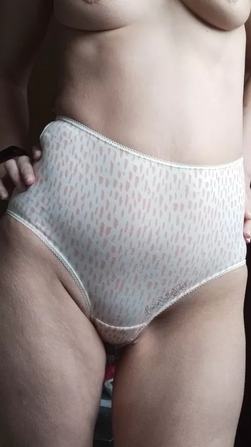 Hands up if you love a fullbum panty! Lots of add-ons/long wears available from this kinky [UK] MILF. Also [SELLING] Custom content, vials, sexting & more! 