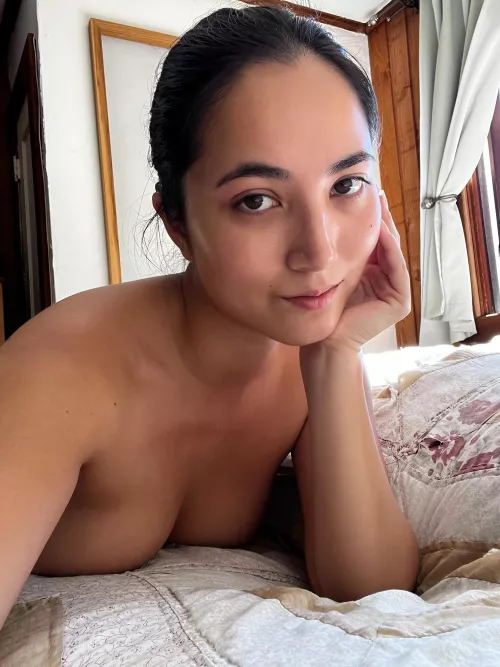 Happy Friday, come hang out with me. 🤍