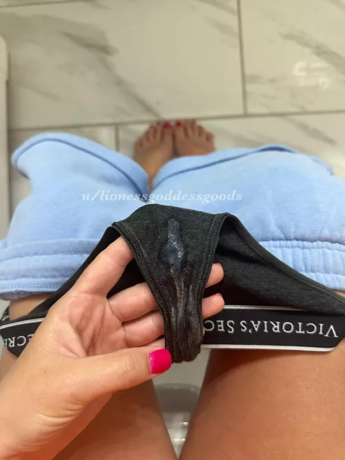 Here, let me sauce your sushi💦