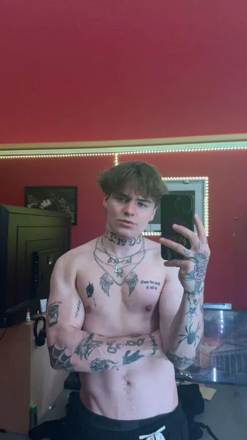 hey whos into  young guys ?