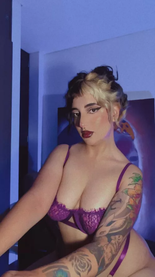 Hi, I'm not here to go into detail and offer you what everyone else does. I can do and fulfill your deepest desires in a relationship. Don't be afraid to ask me anything. I'm a girl who is open to anything and very open-minded 