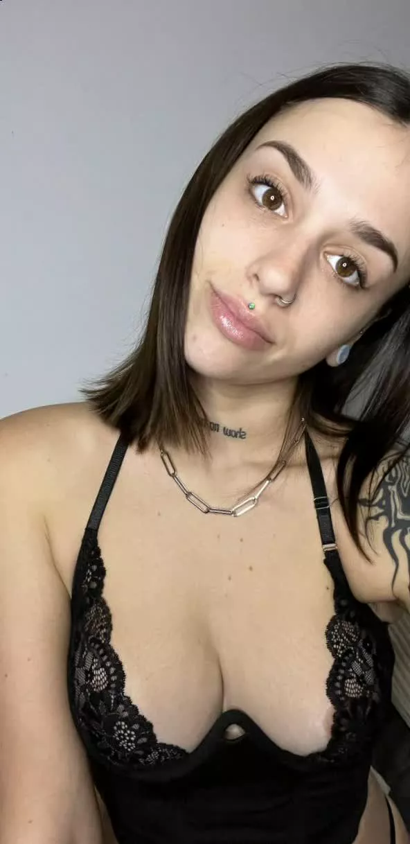 hornysinglemomm wanna know how big is that