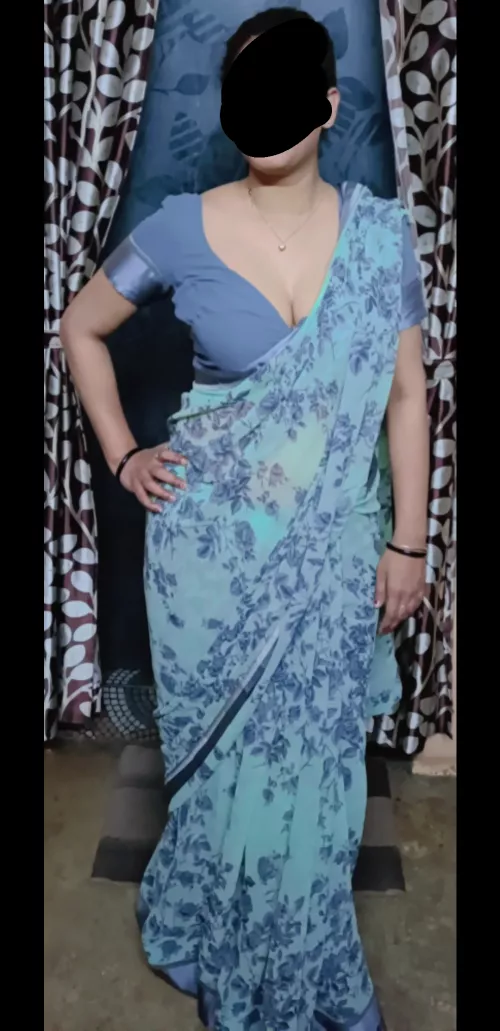 How I'm looking in this saree 