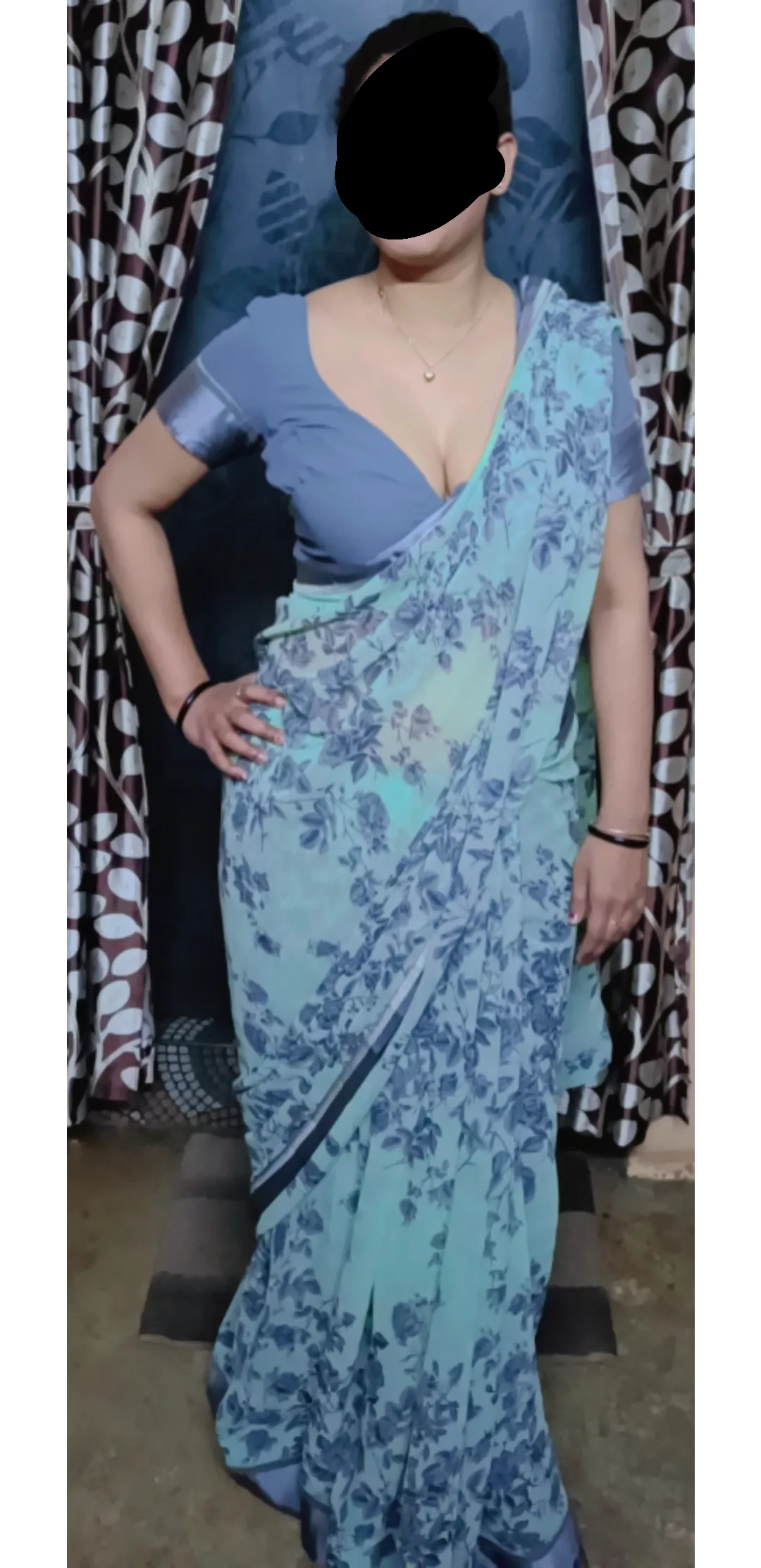 How I'm looking in this saree 