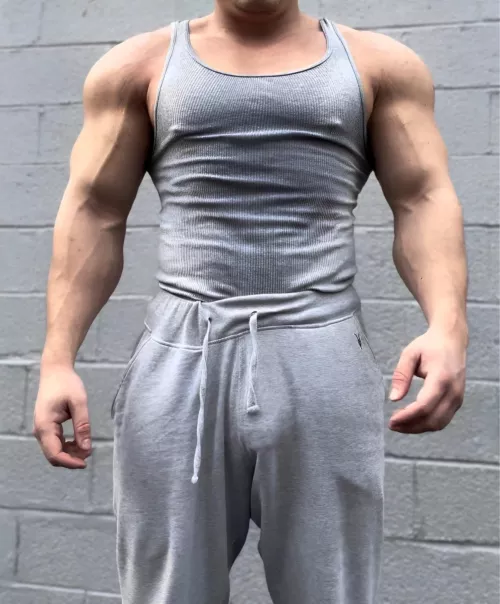 I don’t think I can wear these sweatpants in public anymore 😓😂😂