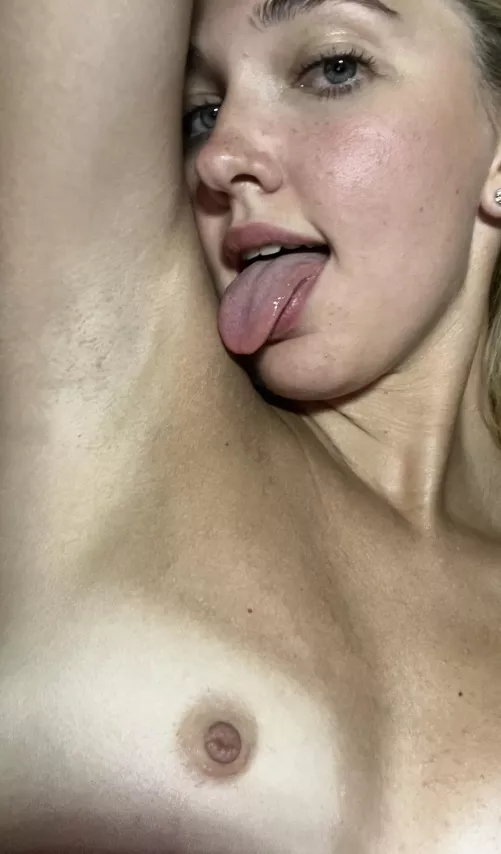 I know you love those armpit selfies