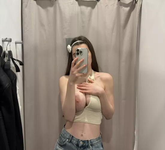 I like to take hot pictures in the locker room 