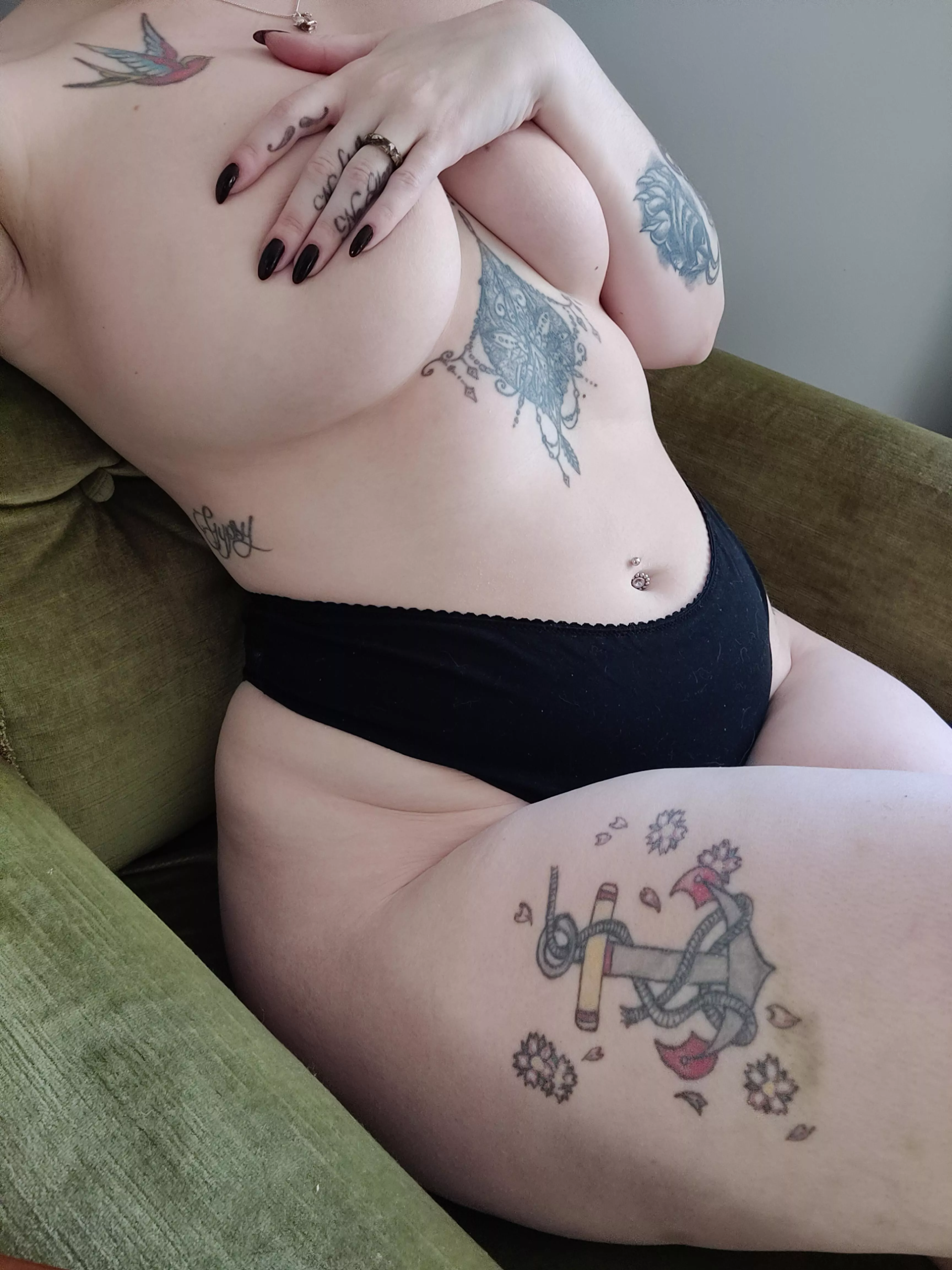 I love it when my nails match my panties 😏✨