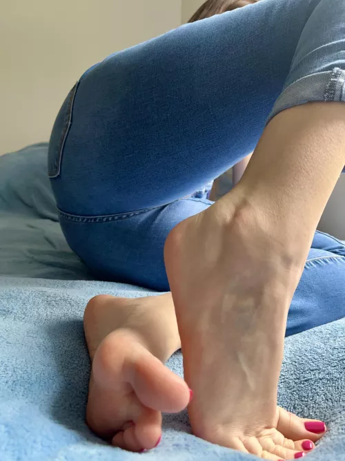 I need somewhere to sit so move or be squished 😇