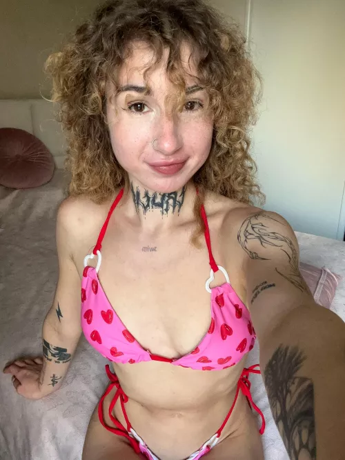 I think this heart swimsuit really suits me