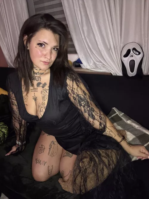 if you dare, grab me by the choker and see where the night takes us.