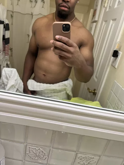 I’m 25 6ft and athletic build. Looking to make something happen today. I’m down to meet up in public for drinks and/or food to feel out the vibes then we go from there. Please no single males I am not bisexual. 