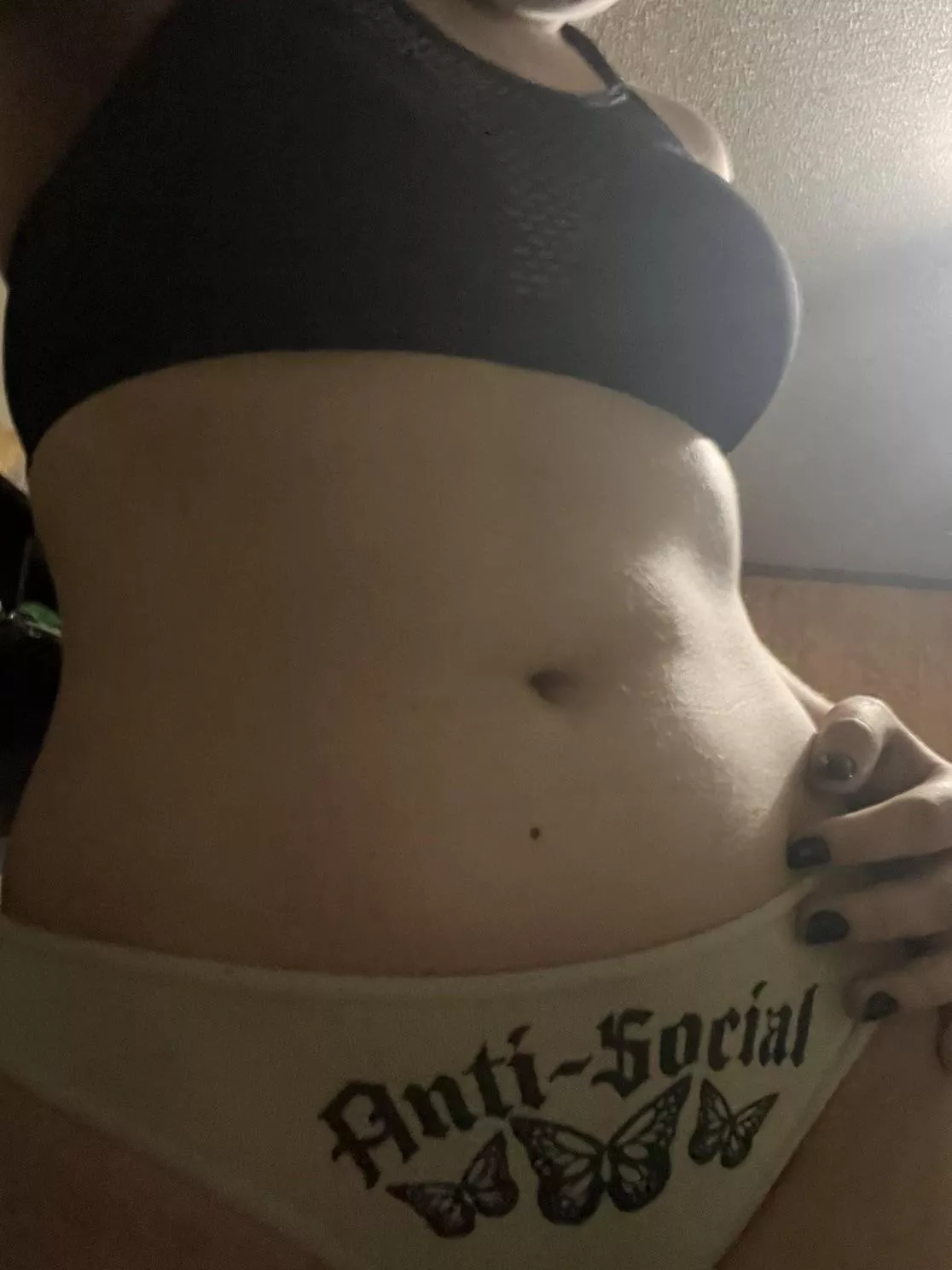 I’m not here to socialize, I’m here for what really matters 💸 Now shut your mouth and let your wallet do the talking